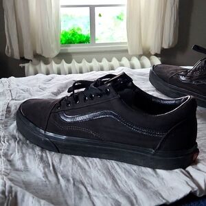 Mens all black canvas old skool size 11